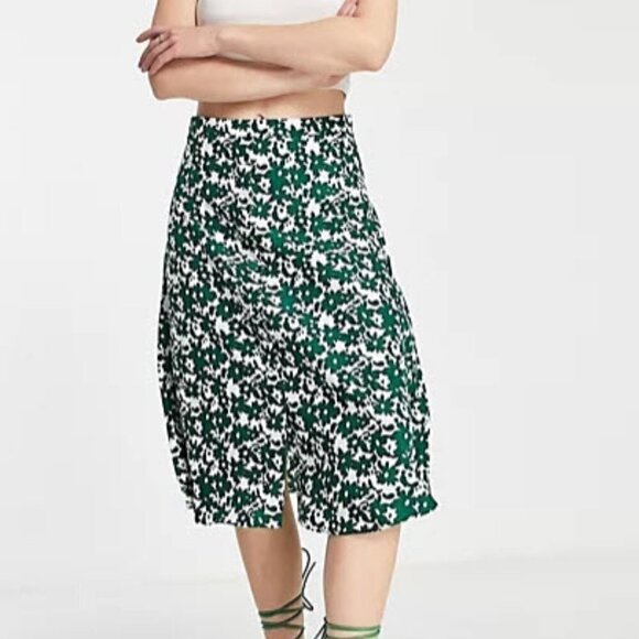 NWT ASOS Urban Revivo Ruched Front Green Floral Midi Skirt Size Small - Picture 1 of 7